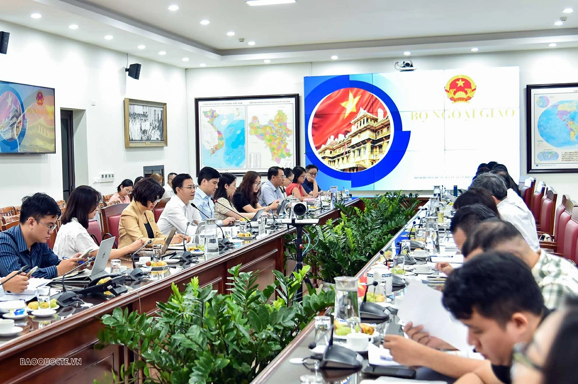 Bộ Ngoại giao thúc đẩy hoàn thiện khung pháp lý về đăng ký và quản lý hoạt động của các tổ chức phi chính phủ nước ngoài Bộ Ngoại giao thúc đẩy hoàn thiện khung pháp lý về đăng ký và quản lý hoạt động của các tổ chức phi chính phủ nước ngoài