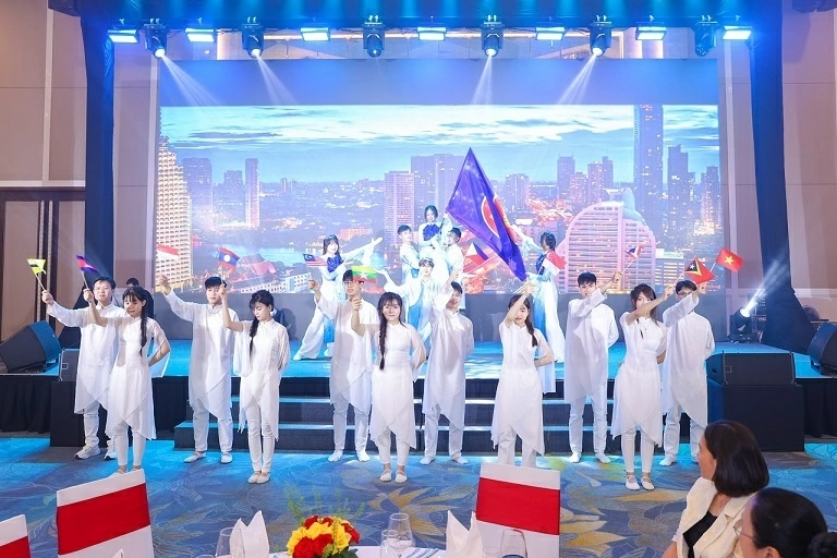 Sắc màu ASEAN lan tỏa tình hữu nghị tại Hà Nội