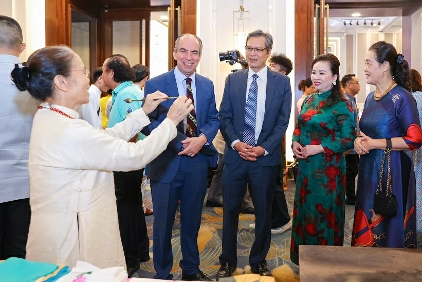 Sắc màu ASEAN lan tỏa tình hữu nghị tại Hà Nội