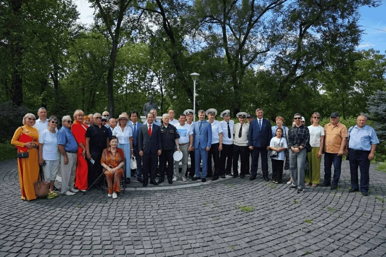 Trạm xe buýt mang tên 'Công viên Hồ Chí Minh' tại Vladivostok: Thêm cột mốc mới vun đắp tình hữu nghị Việt–Nga