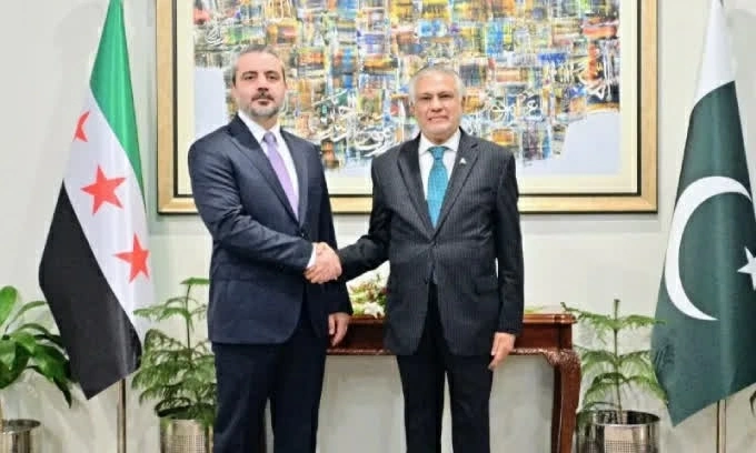 Ngoại trưởng Syria Asaad Hassan al-Shaibani hội đàm với người đồng cấp Pakistan Ishaq Dar tại Islamabad ngày 20/8. (Nguồn: Dawn)