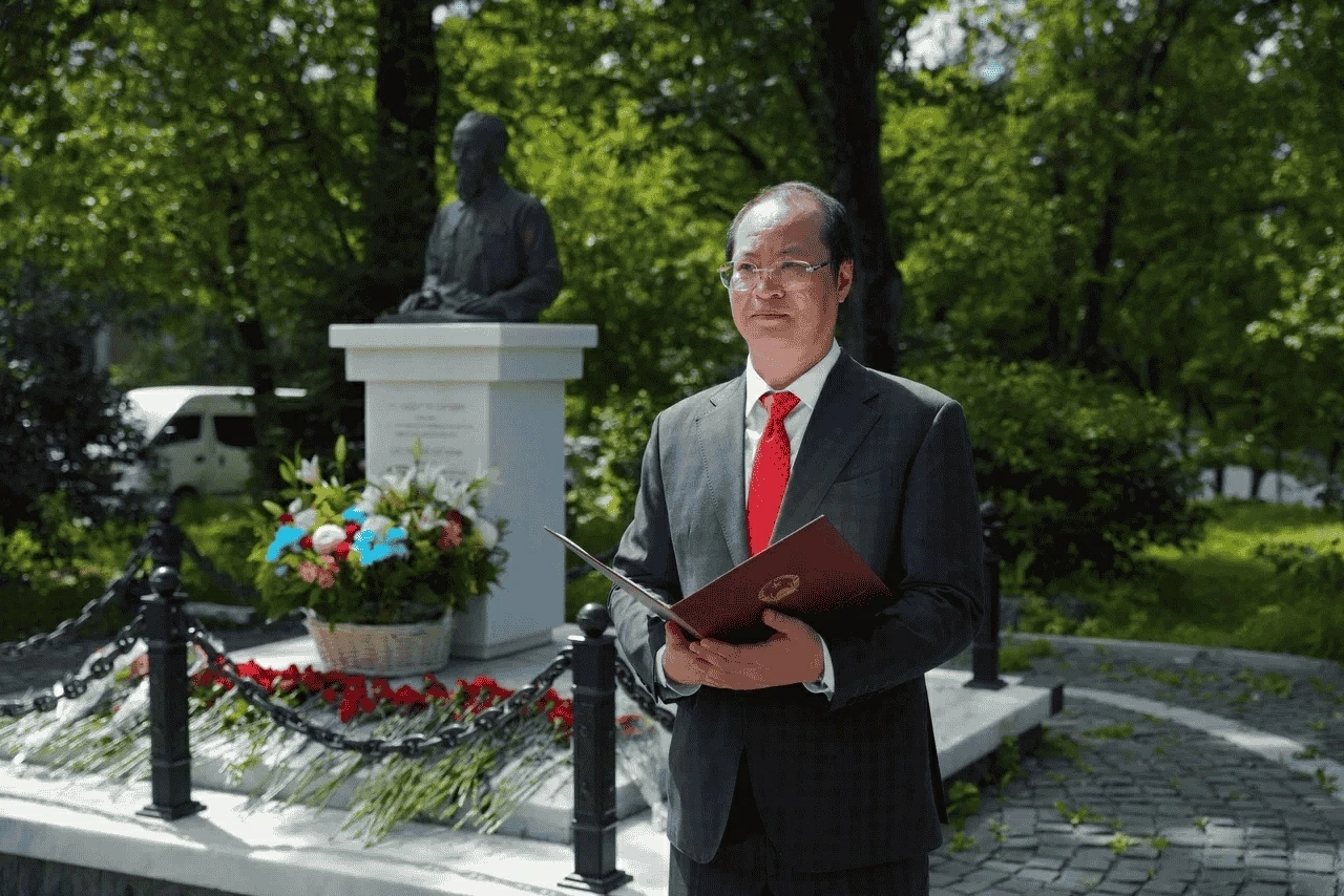 Trạm xe buýt mang tên 'Công viên Hồ Chí Minh' tại Vladivostok: Thêm cột mốc mới vun đắp tình hữu nghị Việt–Nga