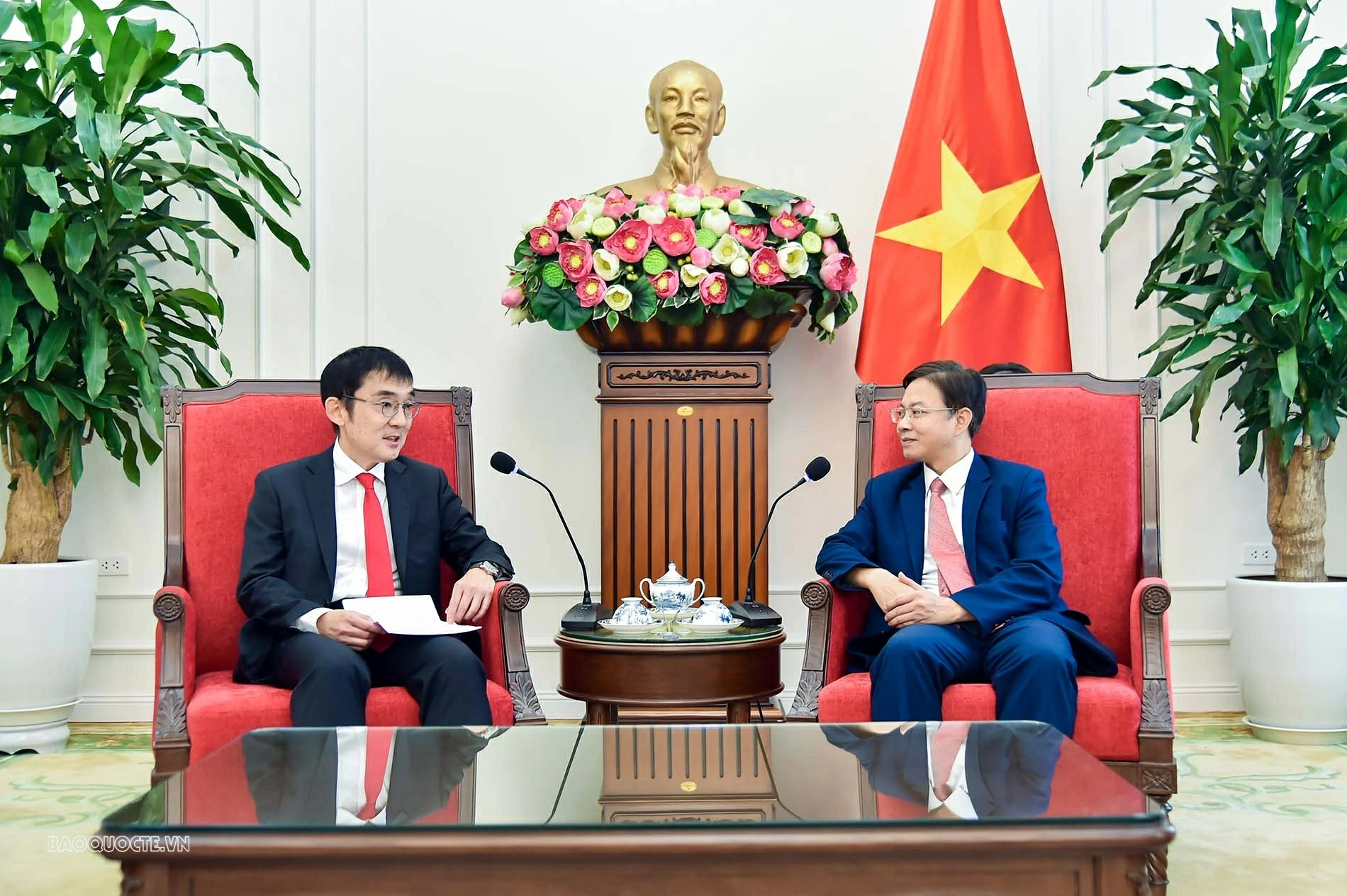 Thứ trưởng Ngoại giao Ngô Lê Văn tiếp Chủ tịch Viện Nghiên cứu Kinh tế ASEAN - Đông Á (ERIA)