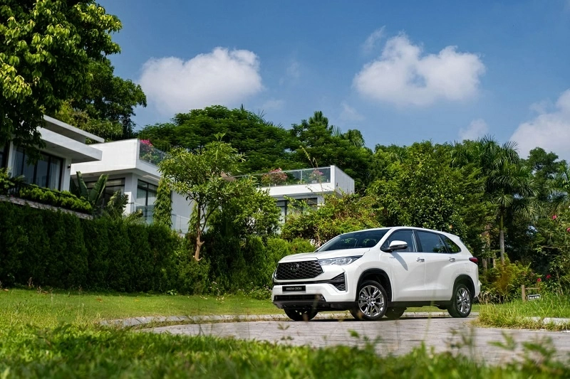 Toyota Innova Cross sở hữu ngoại hình hiện đại theo phong cách SUV. Toyota Innova Cross sở hữu ngoại hình hiện đại theo phong cách SUV.