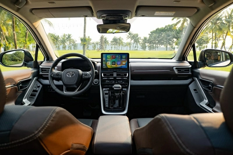 Khoang nội thất Toyota Innova Cross được thiết kế theo hướng rộng rãi và thực dụng. Khoang nội thất Toyota Innova Cross được thiết kế theo hướng rộng rãi và thực dụng.