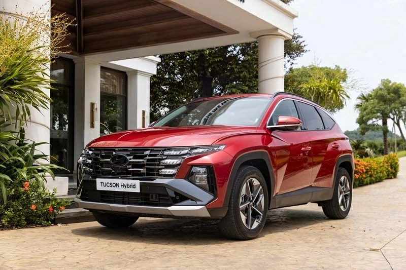 Hyundai Tucson sở hữu ngoại hình hiện đại theo ngôn ngữ thiết kế Sensuous Sportiness. Hyundai Tucson sở hữu ngoại hình hiện đại theo ngôn ngữ thiết kế Sensuous Sportiness.