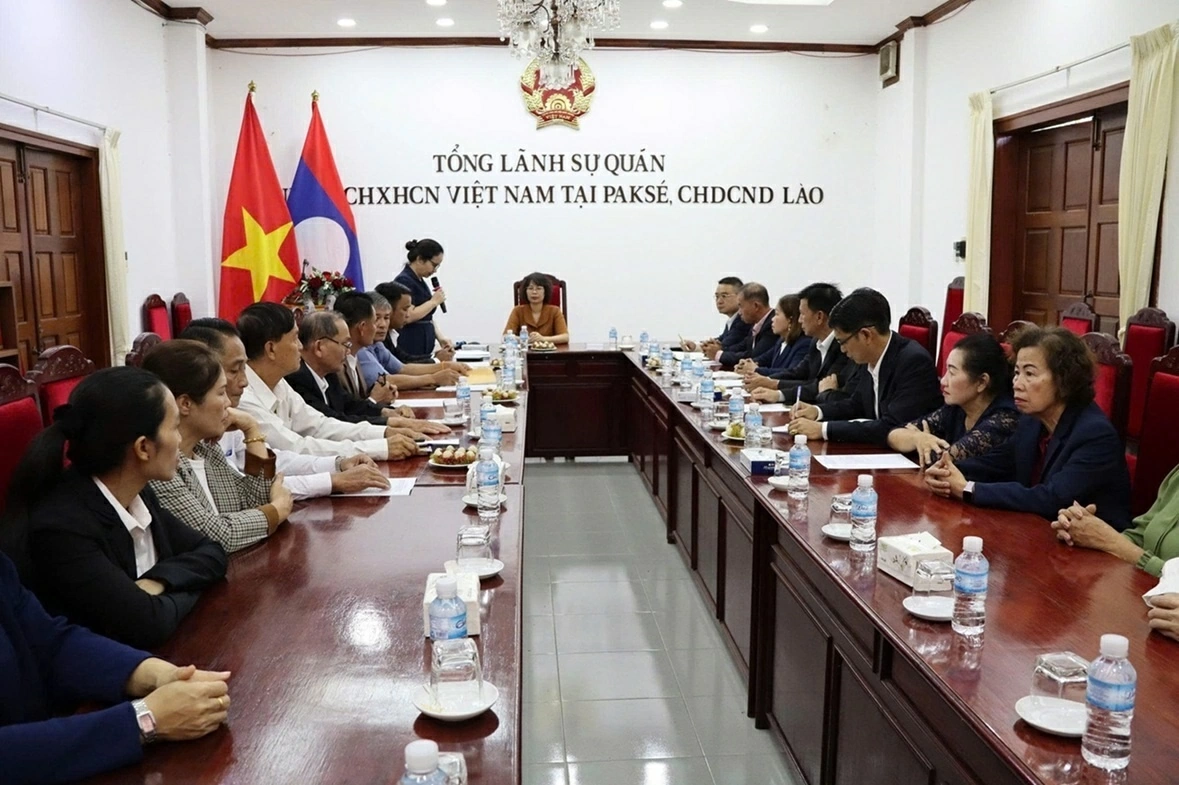 Tổng Lãnh sự quán Việt Nam tại Pakse phổ biến Nghị quyết về Công tác người Việt Nam ở nước ngoài đến kiều bào Nam Lào