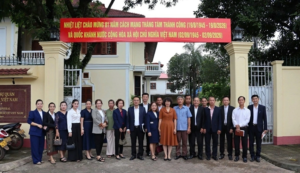 Tổng Lãnh sự quán Việt Nam tại Pakse phổ biến Nghị quyết về Công tác người Việt Nam ở nước ngoài đến kiều bào Nam Lào