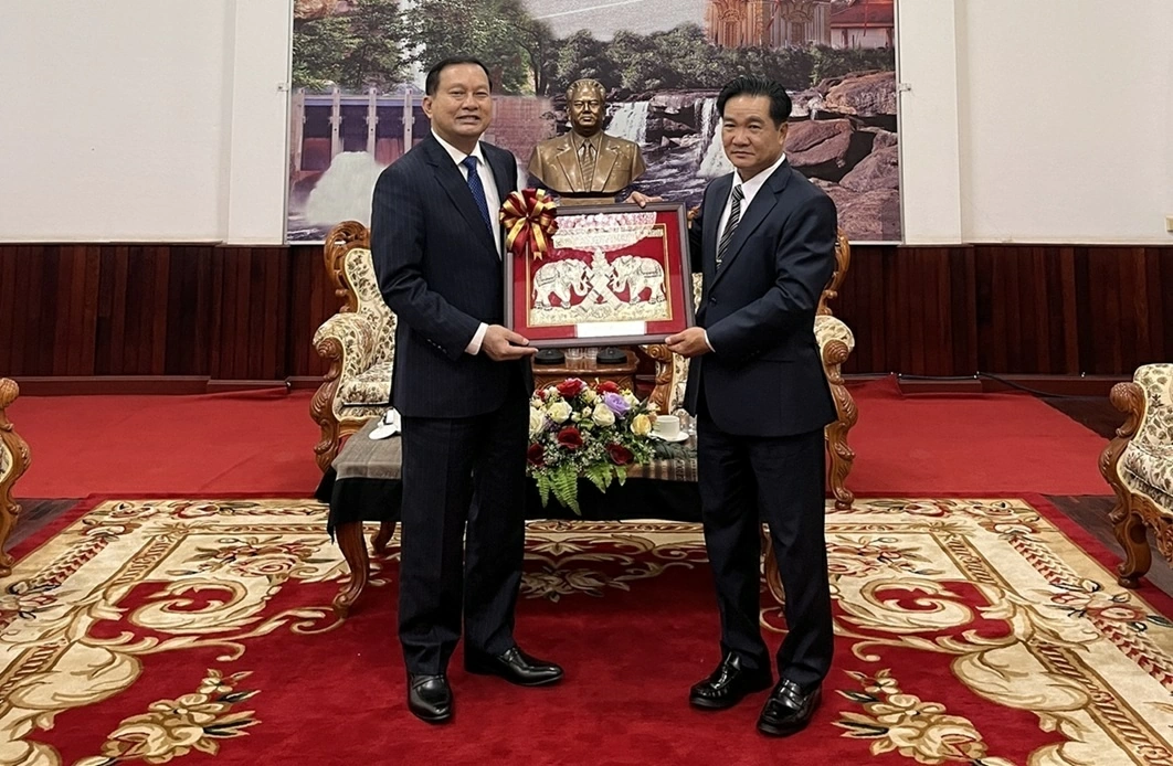 Lãnh đạo tỉnh Bolikhamxay tiếp Tổng Lãnh sự Việt Nam tại khu vực Trung Lào Lãnh đạo tỉnh Bolikhamxay tiếp Tổng Lãnh sự Việt Nam tại khu vực Trung Lào