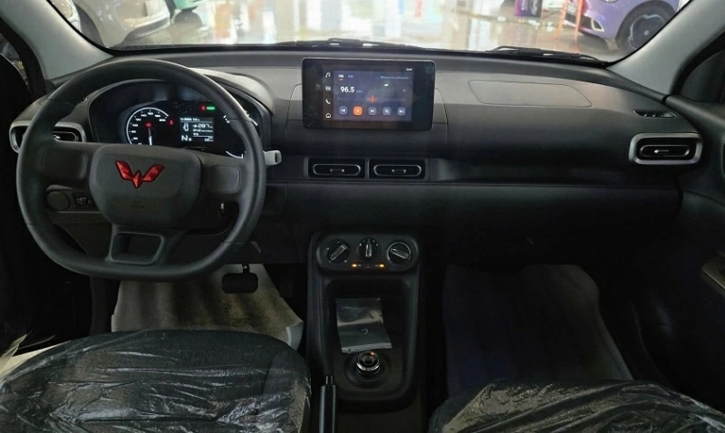 Trang bị trong cabin của Wuling Grango chủ yếu tập trung vào những chức năng cơ bản. Trang bị trong cabin của Wuling Grango chủ yếu tập trung vào những chức năng cơ bản.