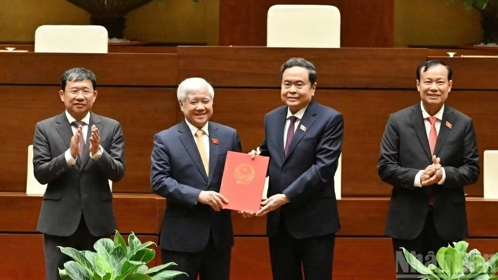 Thúc đẩy quan hệ đối ngoại giữa Quốc hội, nhân dân Việt Nam với Nghị viện, Nghị sĩ, nhân dân các nước