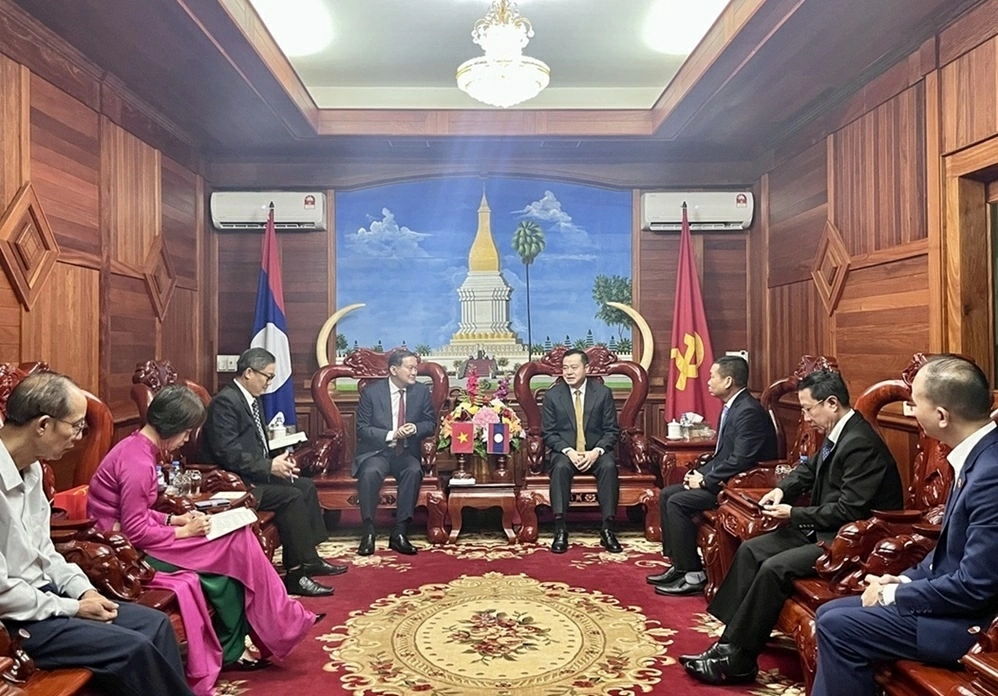Tổng Lãnh sự Việt Nam tại Savannakhet thăm, làm việc tại tỉnh Khammouane: Thúc đẩy hợp tác toàn diện và gắn kết cộng đồng