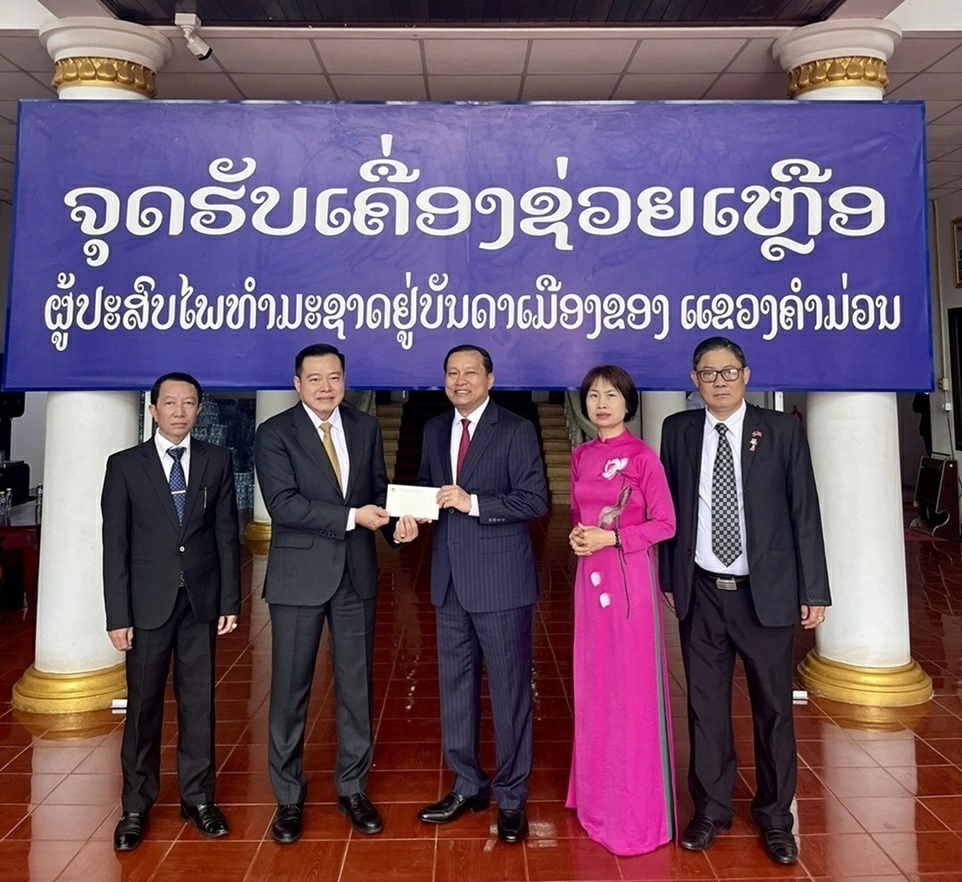 Tổng Lãnh sự Việt Nam tại Savannakhet thăm, làm việc tại tỉnh Khammouane: Thúc đẩy hợp tác toàn diện và gắn kết cộng đồng