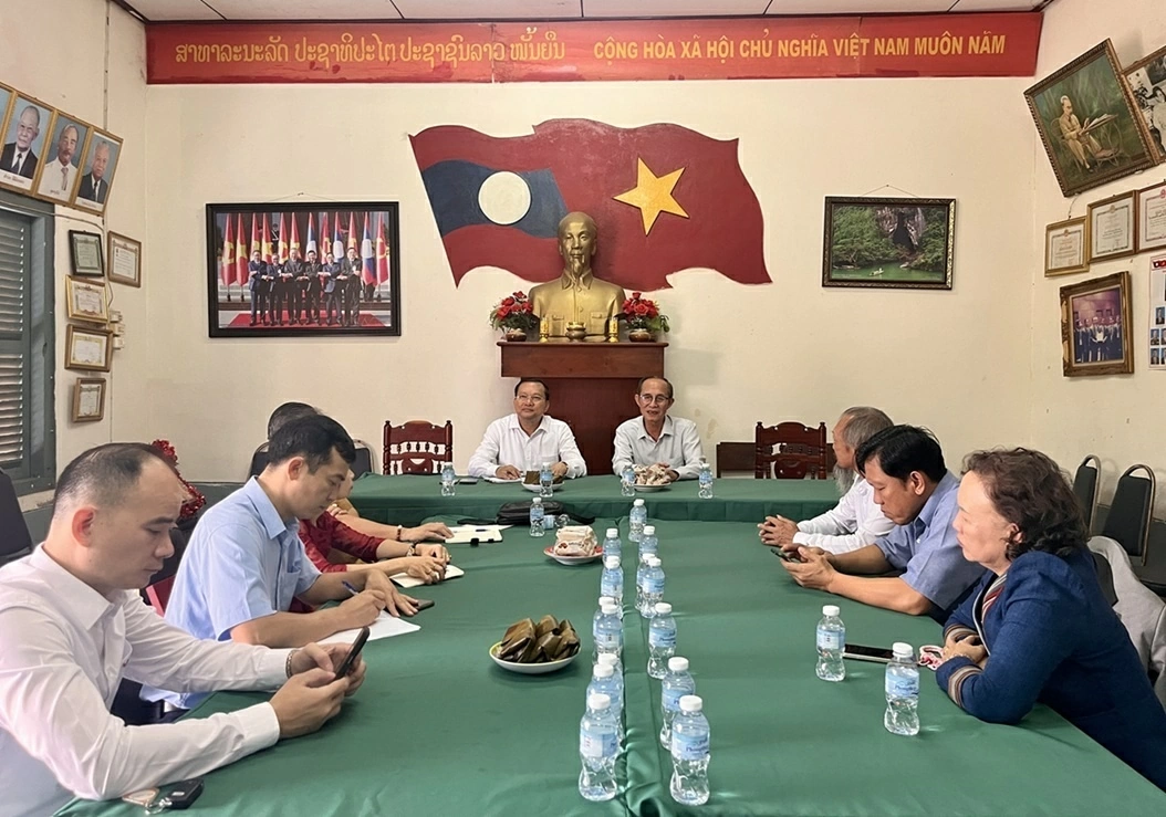 Tổng Lãnh sự Việt Nam tại Savannakhet thăm, làm việc tại tỉnh Khammouane: Thúc đẩy hợp tác toàn diện và gắn kết cộng đồng