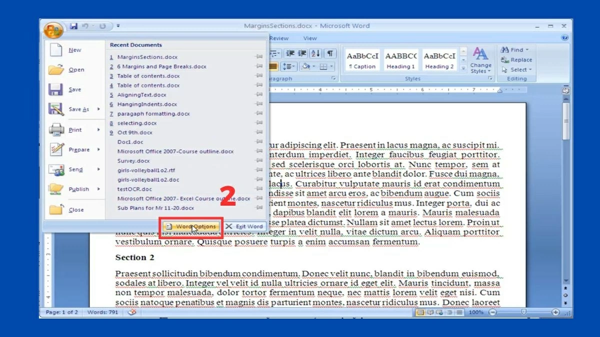 Trong menu vừa mở, chọn Word Options/Options để truy cập phần thiết lập. Trong menu vừa mở, chọn Word Options/Options để truy cập phần thiết lập.