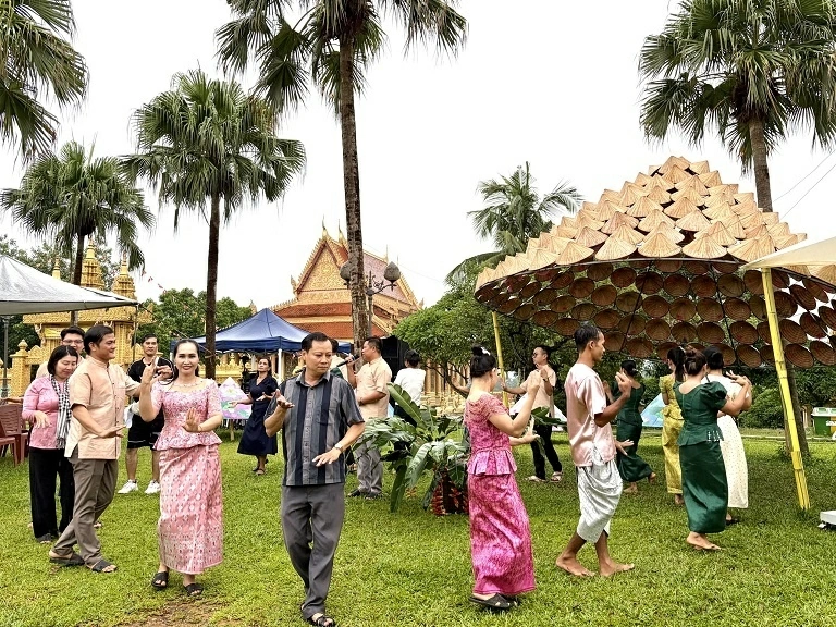 Hương vị và tình người miền Tây hội tụ tại Làng Văn hóa – Du lịch các dân tộc Việt Nam