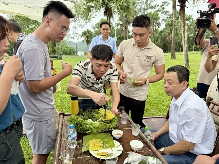 Hương vị và tình người miền Tây hội tụ tại Làng Văn hóa – Du lịch các dân tộc Việt Nam