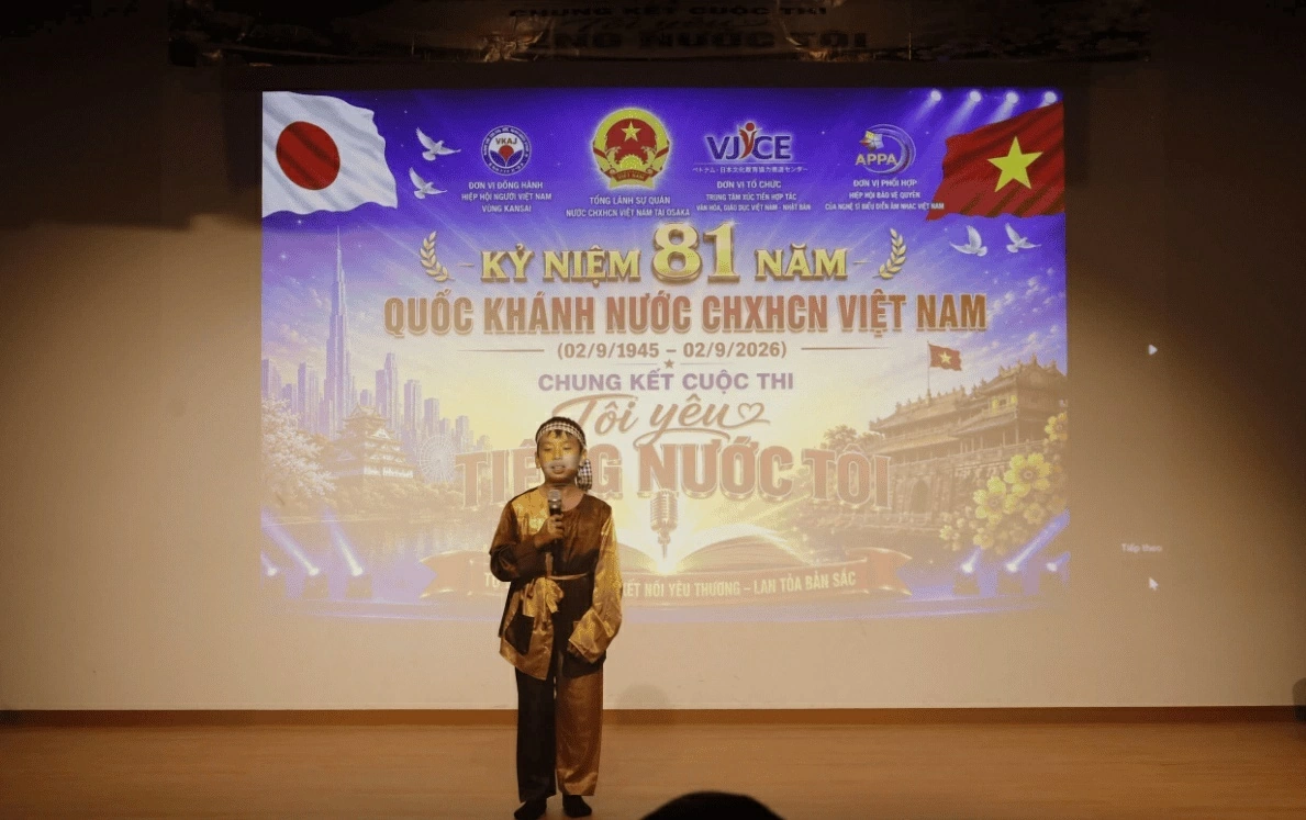 Các thí sinh thể hiện phần thi tại Chung kết Cuộc thi “Tôi yêu Tiếng nước tôi”.