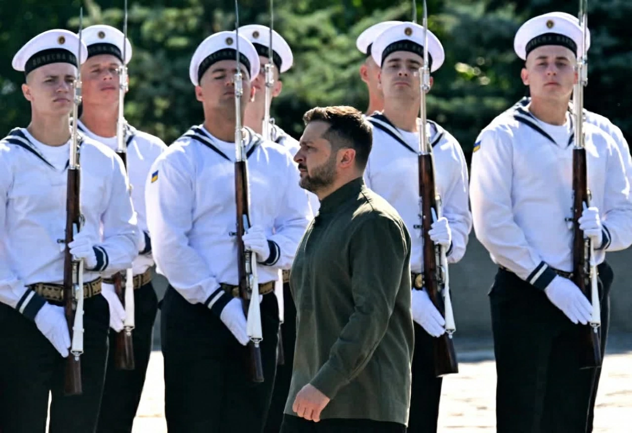 Tổng thống Ukraine Volodymyr Zelensky phát biểu tại lễ kỷ niệm Ngày Quốc kỳ Ukraine ở Kiev, ngày 23/8. (Nguồn: The Boston Globe)
