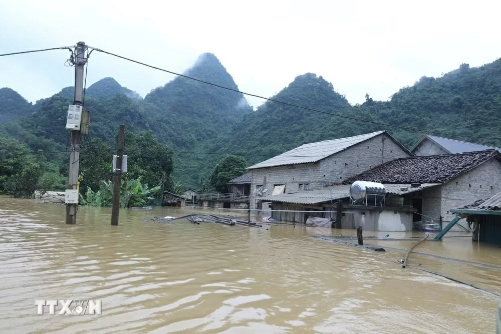 Khẩn cấp cứu trợ, mở cửa nhà khách đón người dân vùng lũ Lạng Sơn