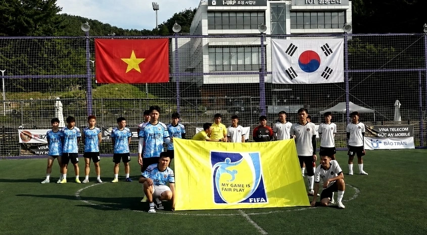 Giải Futsal lan tỏa tinh thần đoàn kết người Việt tại Hàn Quốc Giải futsal kết nối cộng đồng doanh nghiệp Việt tại Busan