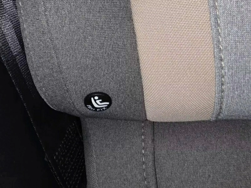 Theo thông tin từ đại lý, Minio Green đã được bổ sung móc gắn ghế trẻ em theo chuẩn Isofix. Theo thông tin từ đại lý, Minio Green đã được bổ sung móc gắn ghế trẻ em theo chuẩn Isofix.