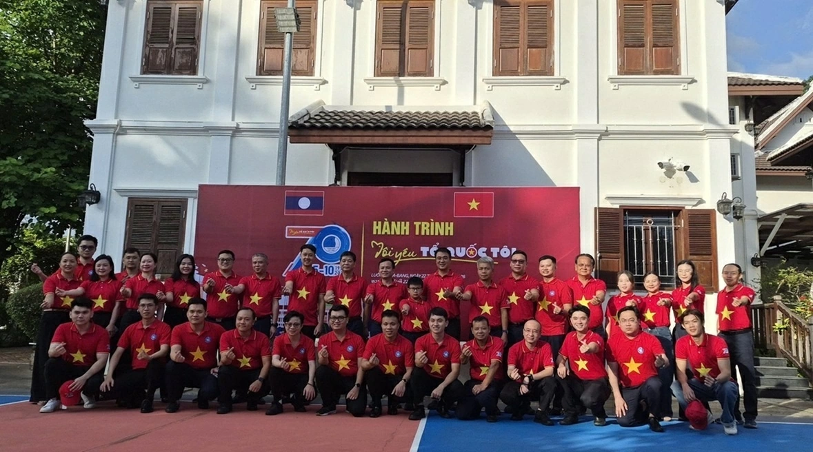 Tổng Lãnh sự quán Việt Nam tại Luang Prabang (Lào) phối hợp tổ chức Hành trình Tôi yêu Tổ quốc tôi
