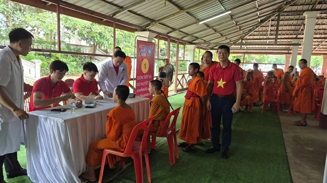 Tổng Lãnh sự quán Việt Nam tại Luang Prabang (Lào) phối hợp tổ chức Hành trình Tôi yêu Tổ quốc tôi