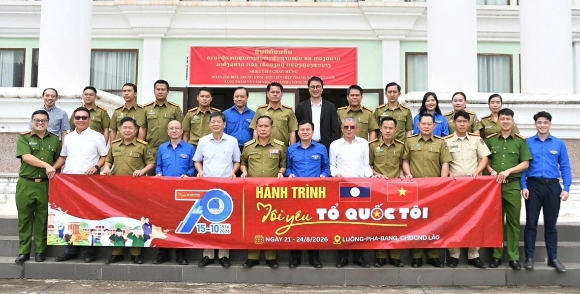 Tổng Lãnh sự quán Việt Nam tại Luang Prabang (Lào) phối hợp tổ chức Hành trình Tôi yêu Tổ quốc tôi