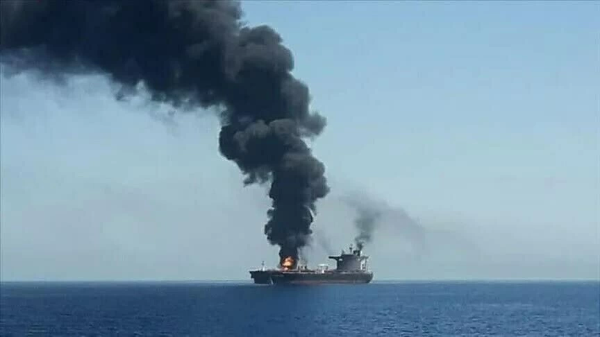 Vật thể chưa xác định đánh trúng tàu chở dầu ngoài khơi Saudi Arabia gây hỏa hoạn