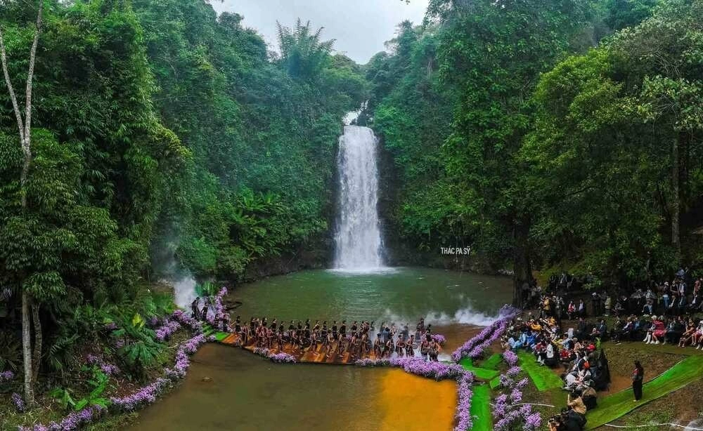 Thác Pa Sỹ, Măng Đen. (Ảnh: Ban Nguyên) Thác Pa Sỹ, Măng Đen. (Ảnh: Ban Nguyên)