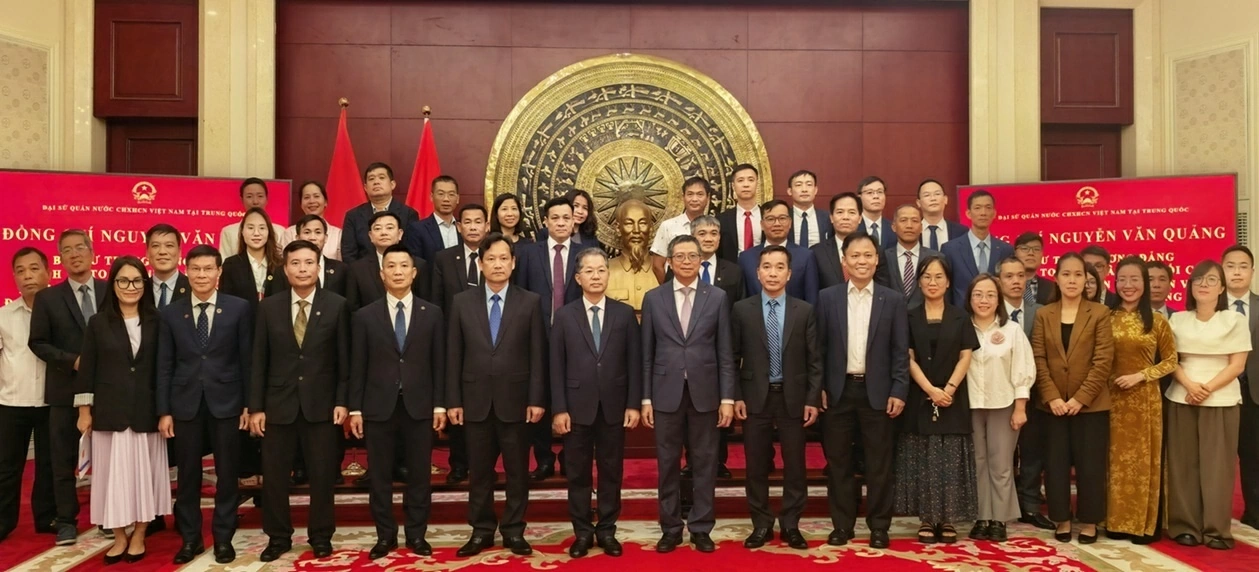 Bí thư Trung ương Đảng, Chánh Tòa án Nhân dân tối cao Nguyễn Văn Quảng thăm, làm việc với Đại sứ quán Việt Nam tại Trung Quốc