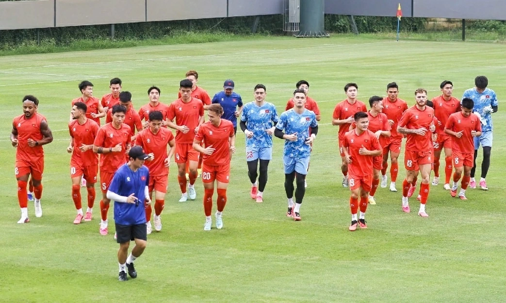 Ca sĩ Tùng Dương hát trước trận chung kết lượt về ASEAN Cup 2026