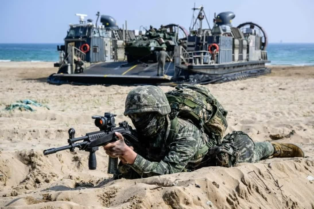 Thủy quân lục chiến Mỹ và Hàn Quốc tham gia cuộc tập trận đổ bộ chung Ssangyong tại Pohang, Hàn Quốc. (Nguồn: SCMP)