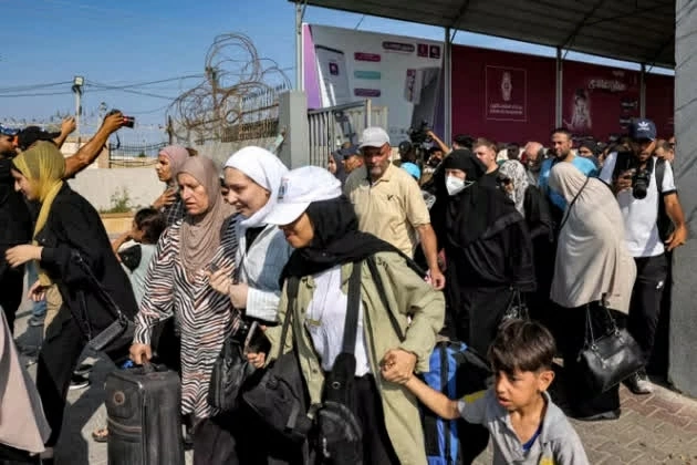 Người Palestine phải di dời tại Dải Gaza trong bối cảnh các lệnh sơ tán tiếp tục được ban hành tại nhiều khu vực. (Nguồn: Le Monde) Người Palestine phải di dời tại Dải Gaza trong bối cảnh các lệnh sơ tán tiếp tục được ban hành tại nhiều khu vực. (Nguồn: Le Monde)