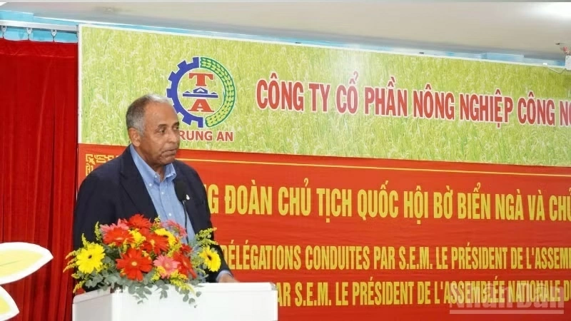 Chủ tịch Quốc hội Trần Thanh Mẫn và Chủ tịch Quốc hội Bờ Biển Ngà thăm Công ty cổ phần Nông nghiệp Công nghệ cao Trung An Chủ tịch Quốc hội Trần Thanh Mẫn và Chủ tịch Quốc hội Bờ Biển Ngà thăm Công ty cổ phần Nông nghiệp Công nghệ cao Trung An