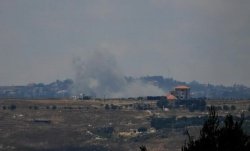 Israel tiếp tục tấn công, dựng rào đất tại miền Nam Lebanon