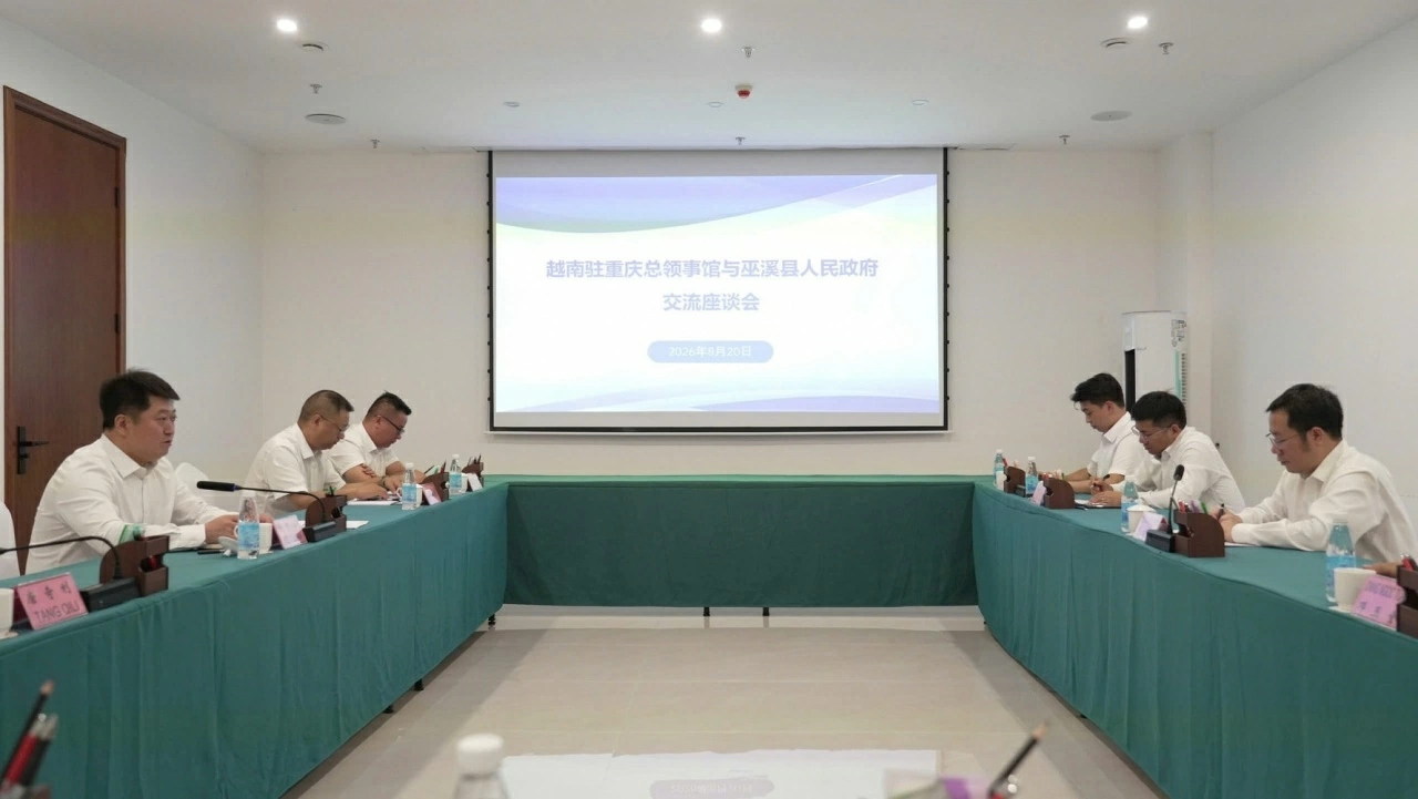 Tổng Lãnh sự Bùi Nguyên Long thăm và khảo sát tại huyện Vu Khê, Trùng Khánh (Trung Quốc)