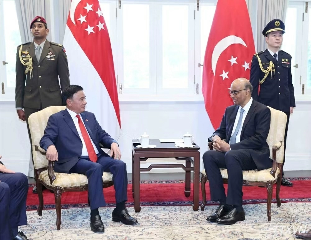 Thường trực Ban Bí thư Trần Cẩm Tú hội kiến Tổng thống Singapore Tharman Shanmugaratnam