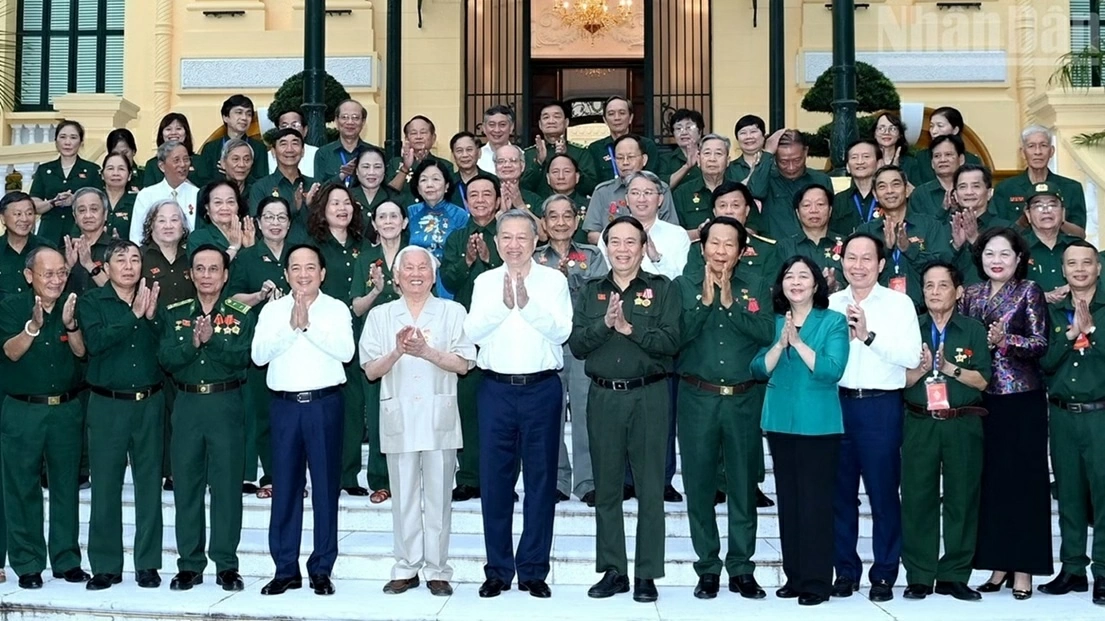 Tổng Bí thư, Chủ tịch nước Tô Lâm gặp mặt đại biểu Hội Cựu thanh niên xung phong Việt Nam