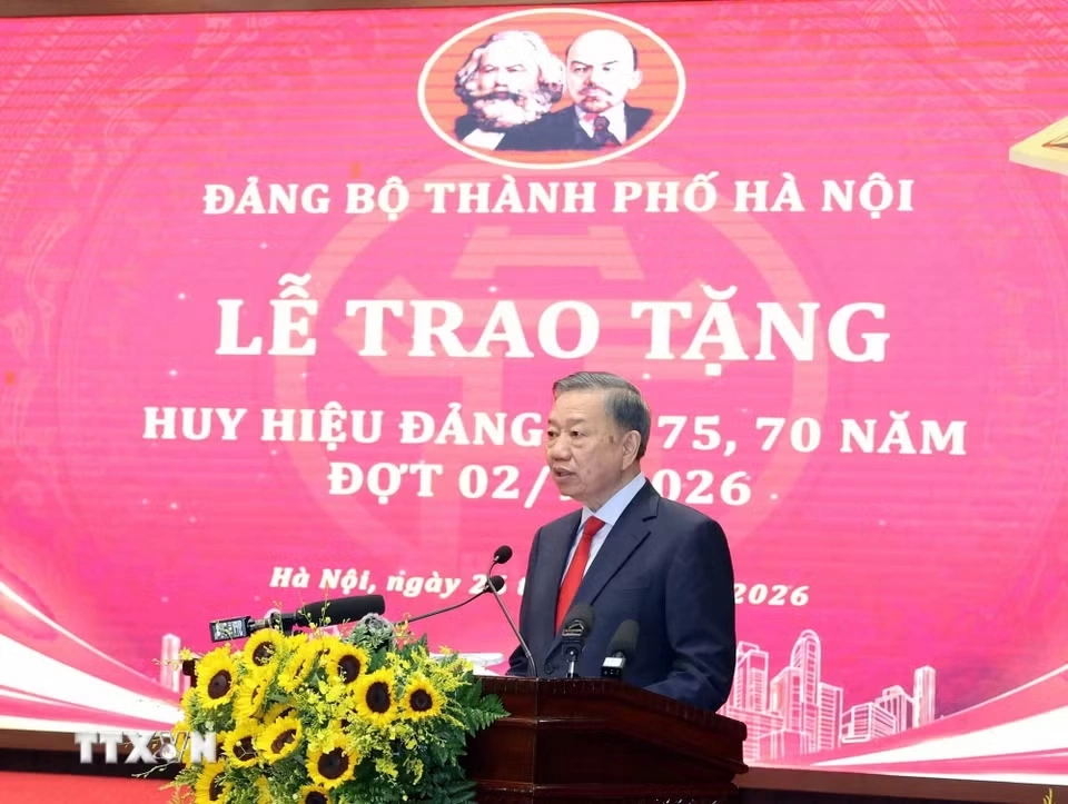 Tổng Bí thư, Chủ tịch nước Tô Lâm dự Lễ trao tặng Huy hiệu Đảng tại Đảng bộ thành phố Hà Nội