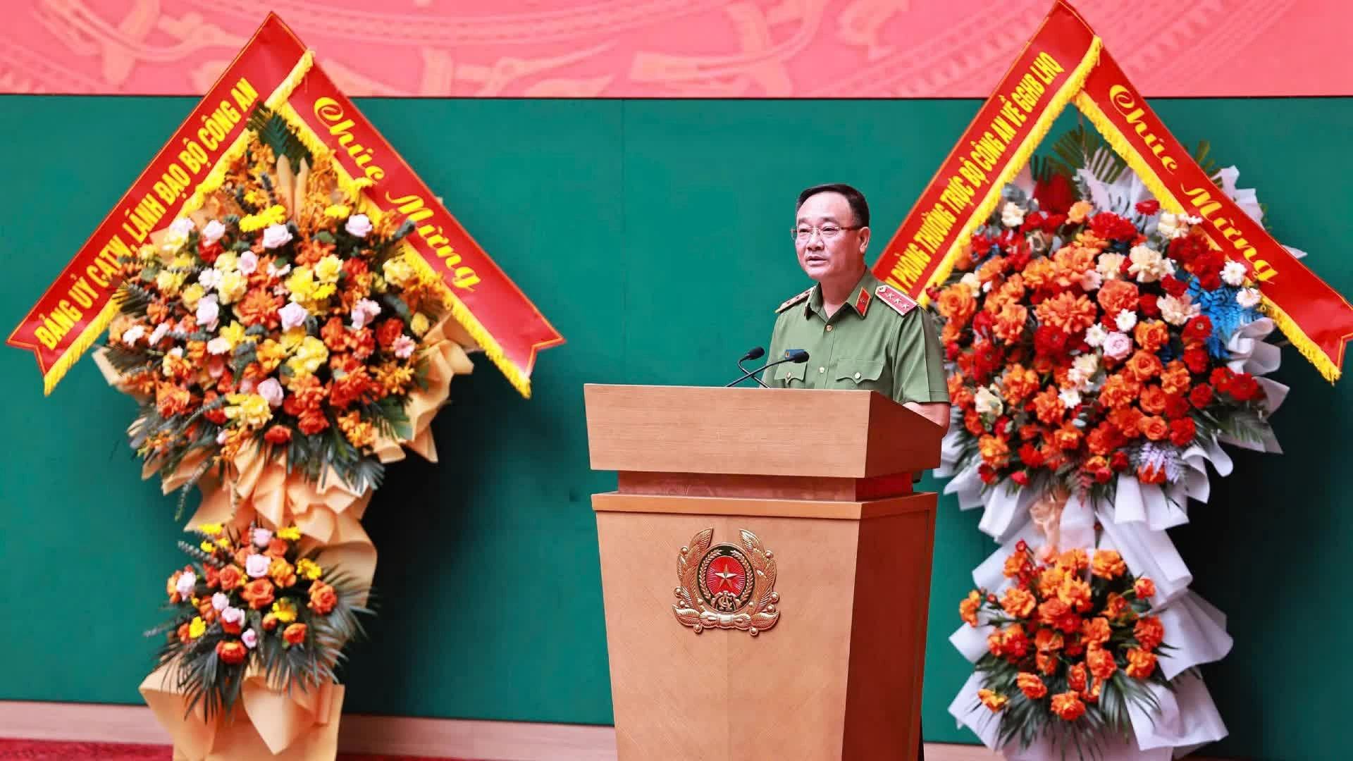 Thứ trưởng Công an Phạm Thế Tùng