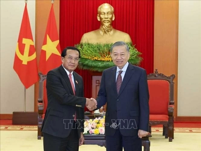 Tổng Bí thư, Chủ tịch nước Tô Lâm tiếp đồng chí Vanhxay Phongsavanh, Ủy viên Bộ Chính trị, Bí thư Trung ương Đảng, Chủ nhiệm Ban Kiểm tra Trung ương, Tổng Thanh tra Nhà nước, Trưởng ban Phòng chống tham nhũng Trung ương Lào. Ảnh: Thống Nhất/TTXVN.
