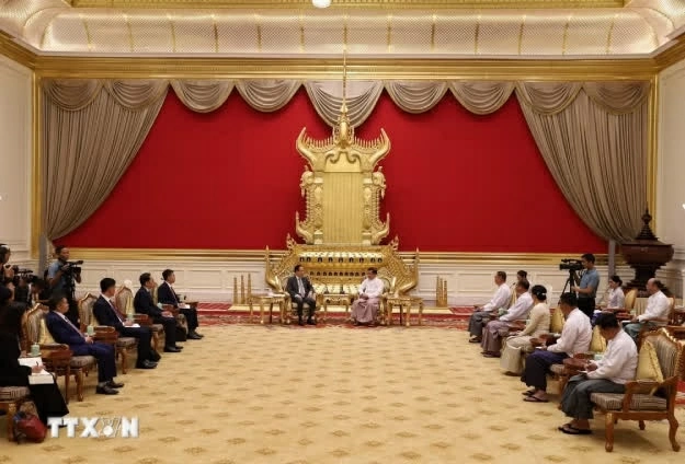 Bộ trưởng Ngoại giao Lê Hoài Trung hội kiến Tổng thống Myanmar Min Aung Hlaing. (Nguồn: TTXVN)