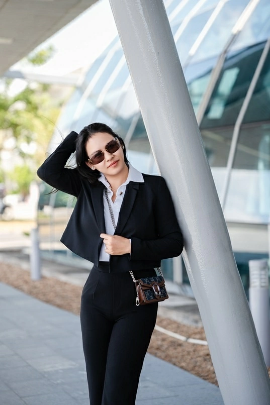 Hoa hậu An Võ khoe nhan sắc thanh lịch, sang trọng tại sân bay Tuy Hòa