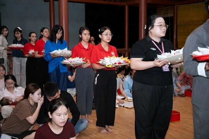 Hương truyền khói nối: Hành trình tìm về nếp nhà của Gen Z