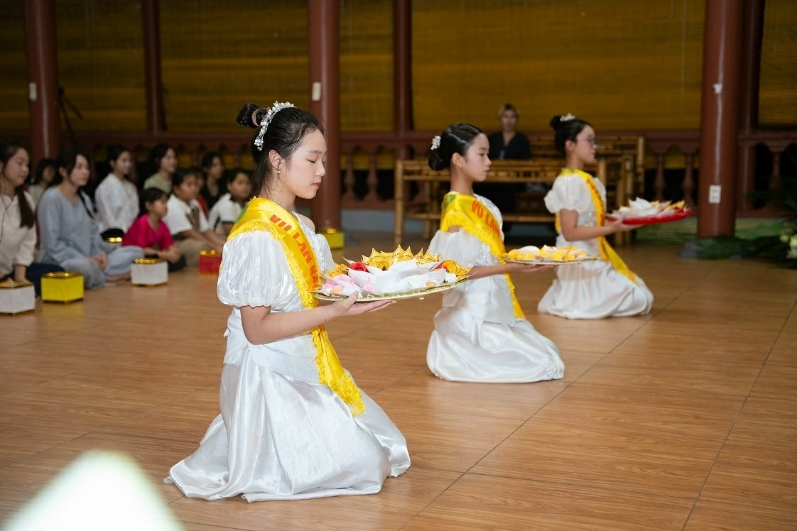 Hương truyền khói nối: Hành trình tìm về nếp nhà của Gen Z