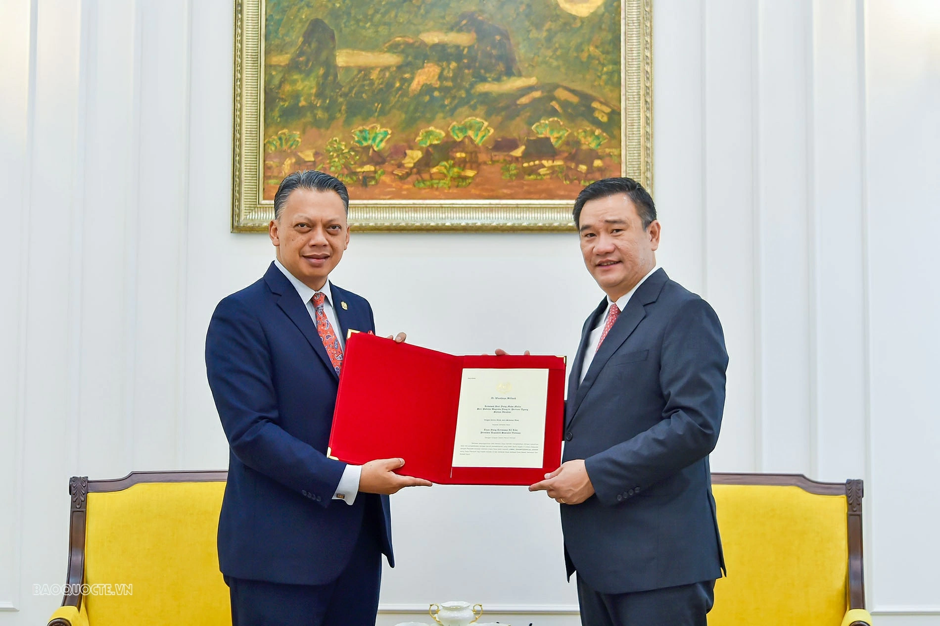Cục trưởng Lê Công Dũng tiếp nhận bản sao Thư ủy nhiệm của Đại sứ Malaysia tại Việt Nam