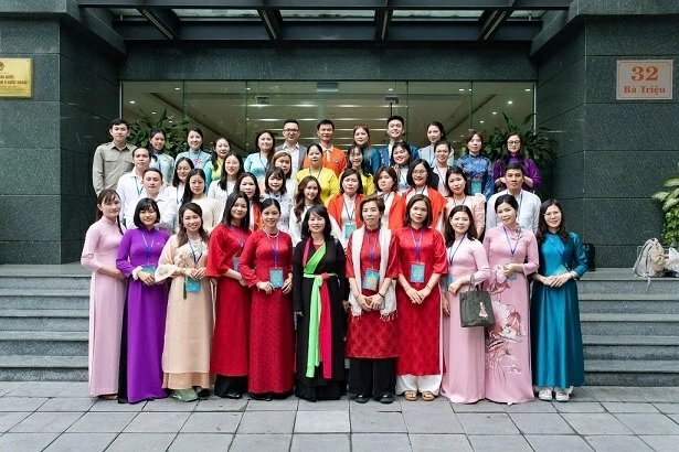 Bế mạc Khóa tập huấn phương pháp giảng dạy tiếng Việt cho giáo viên NVNONN năm 2026 Bế mạc Khóa tập huấn phương pháp giảng dạy tiếng Việt cho giáo viên Người Việt Nam ở nước ngoài