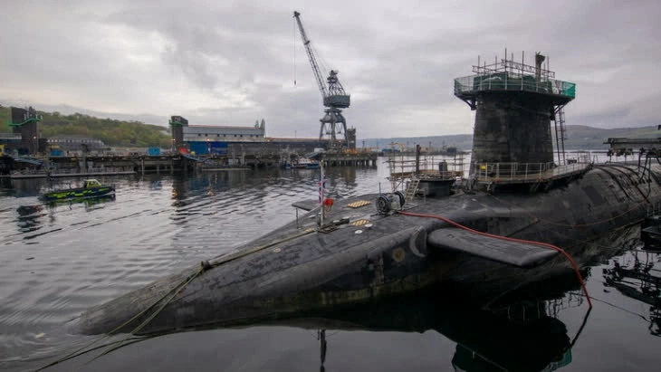 Tàu ngầm HMS Vigilant thuộc lực lượng răn đe hạt nhân của Anh tại căn cứ hải quân Faslane, Scotland. (Nguồn: RT)